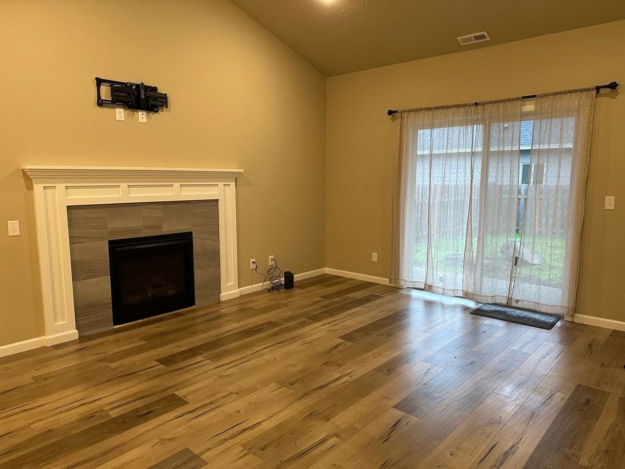 4238 Sagecrest Drive Northeast - Photo 6 of 11