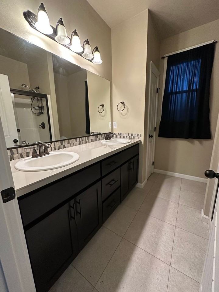 4238 Sagecrest Drive Northeast - Photo 7 of 11