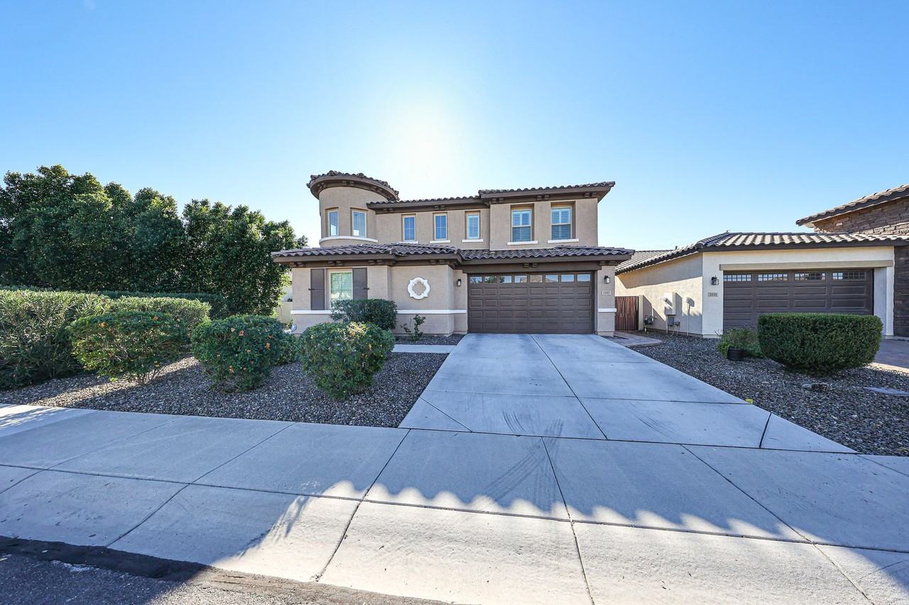 2545 East Ebony Drive - Photo 2 of 50