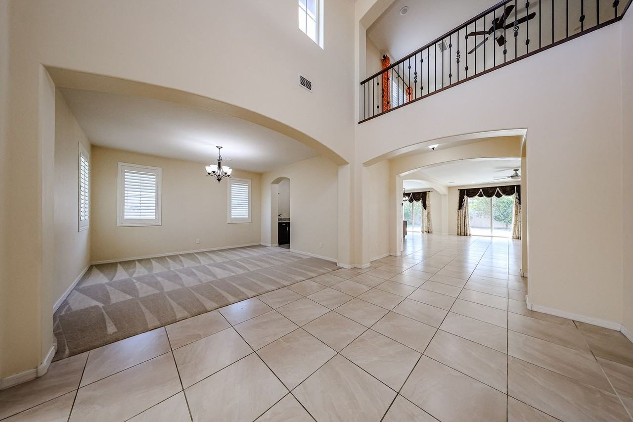 2545 East Ebony Drive - Photo 4 of 50