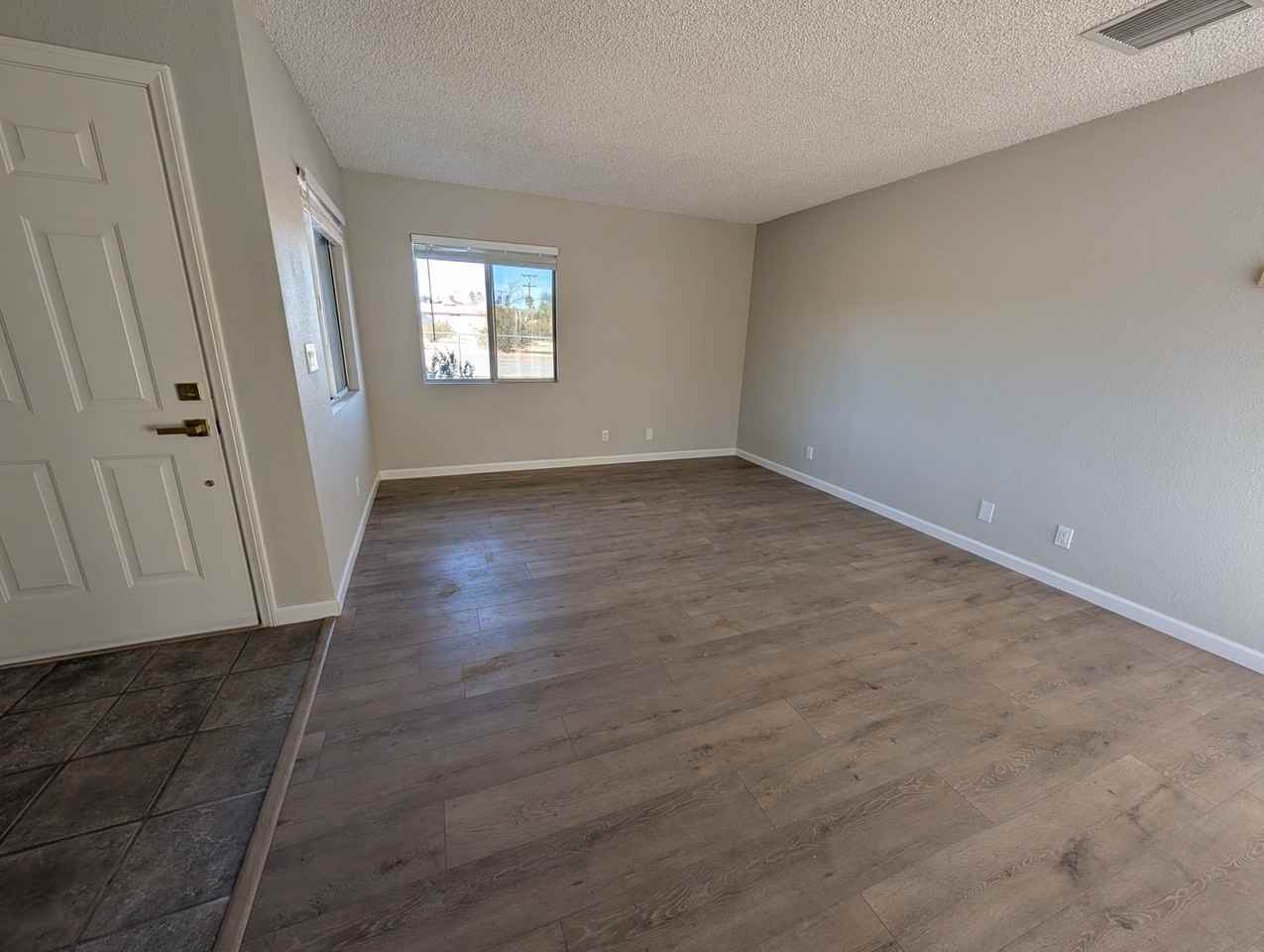 6213 Baileya Ave - Photo 7 of 19