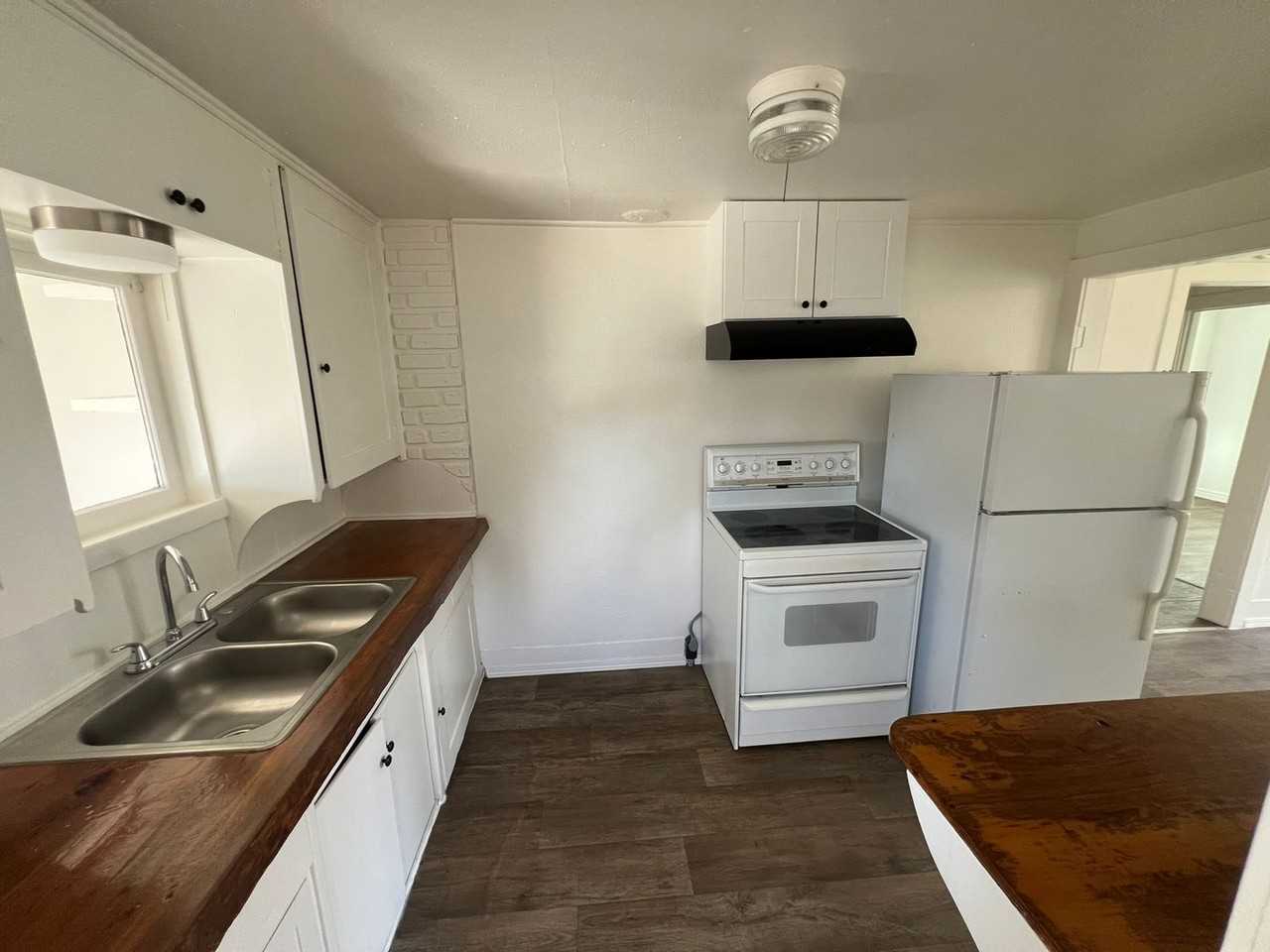 2620 Crest Street - Photo 3 of 9