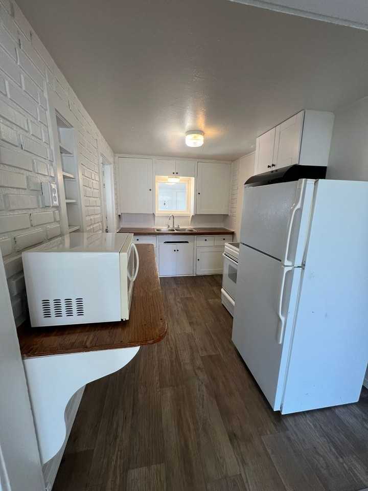 2620 Crest Street - Photo 4 of 9