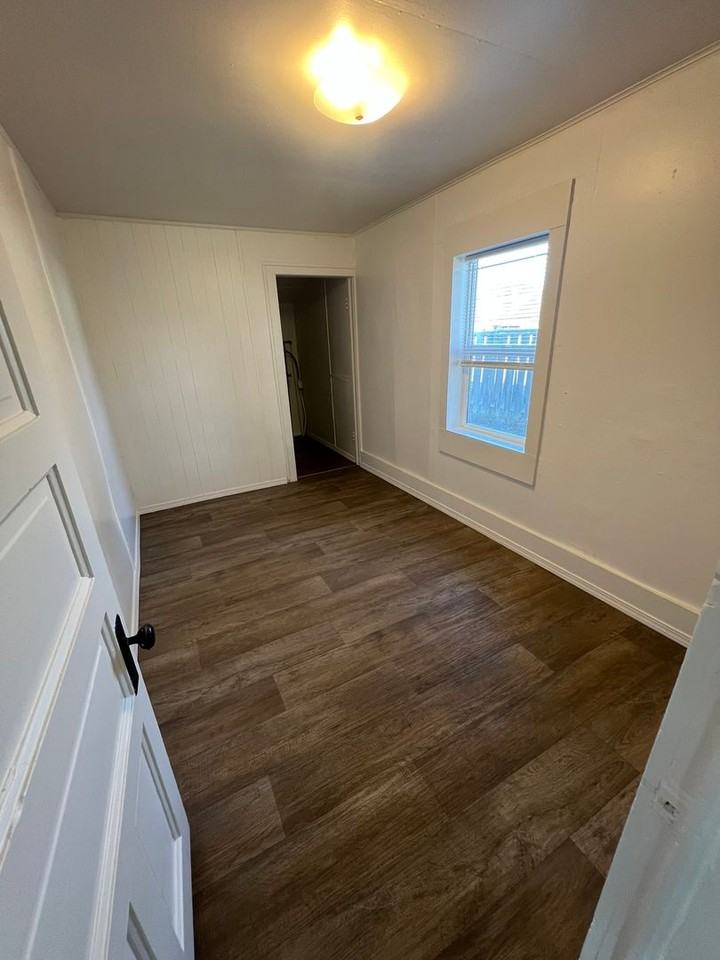 2620 Crest Street - Photo 6 of 9