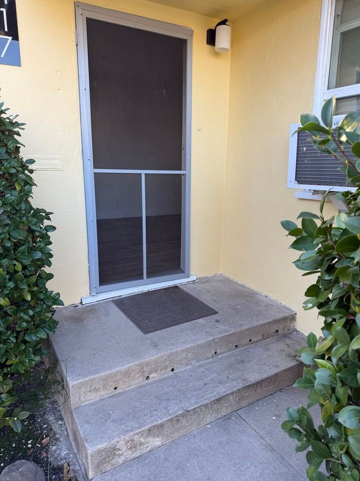 415 South Main Street - Photo 3 of 24