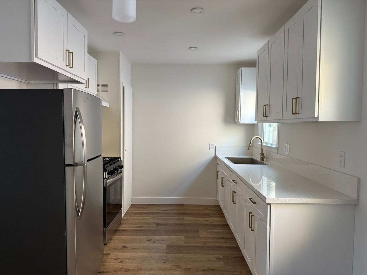 415 South Main Street - Photo 4 of 24