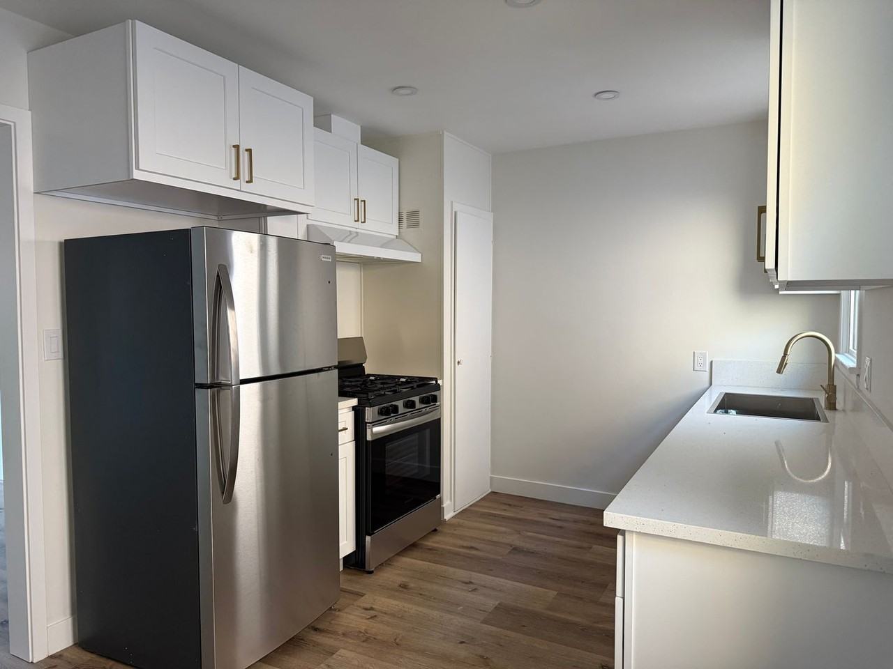 415 South Main Street - Photo 6 of 24