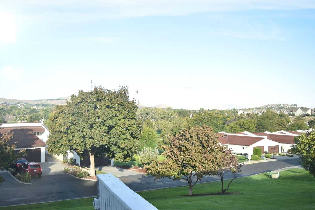518 Fairway Dr - Photo 5 of 19