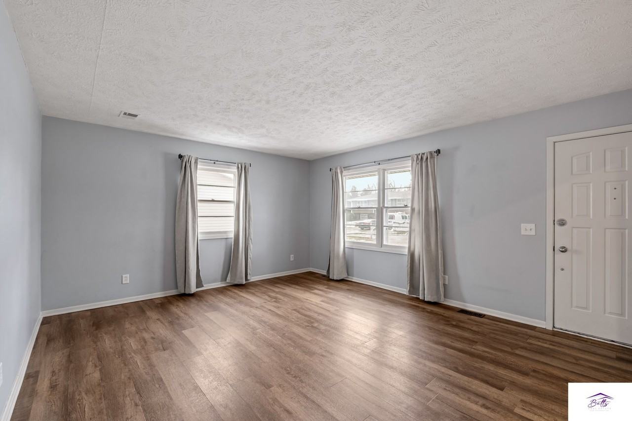 3427 Cottonwood Lane - Photo 3 of 19