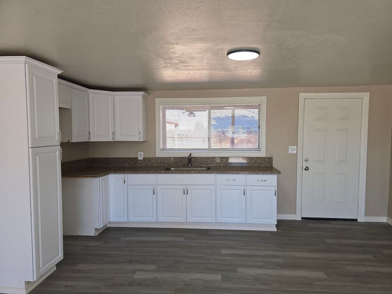 8651 S Loop Blvd - Photo 3 of 15