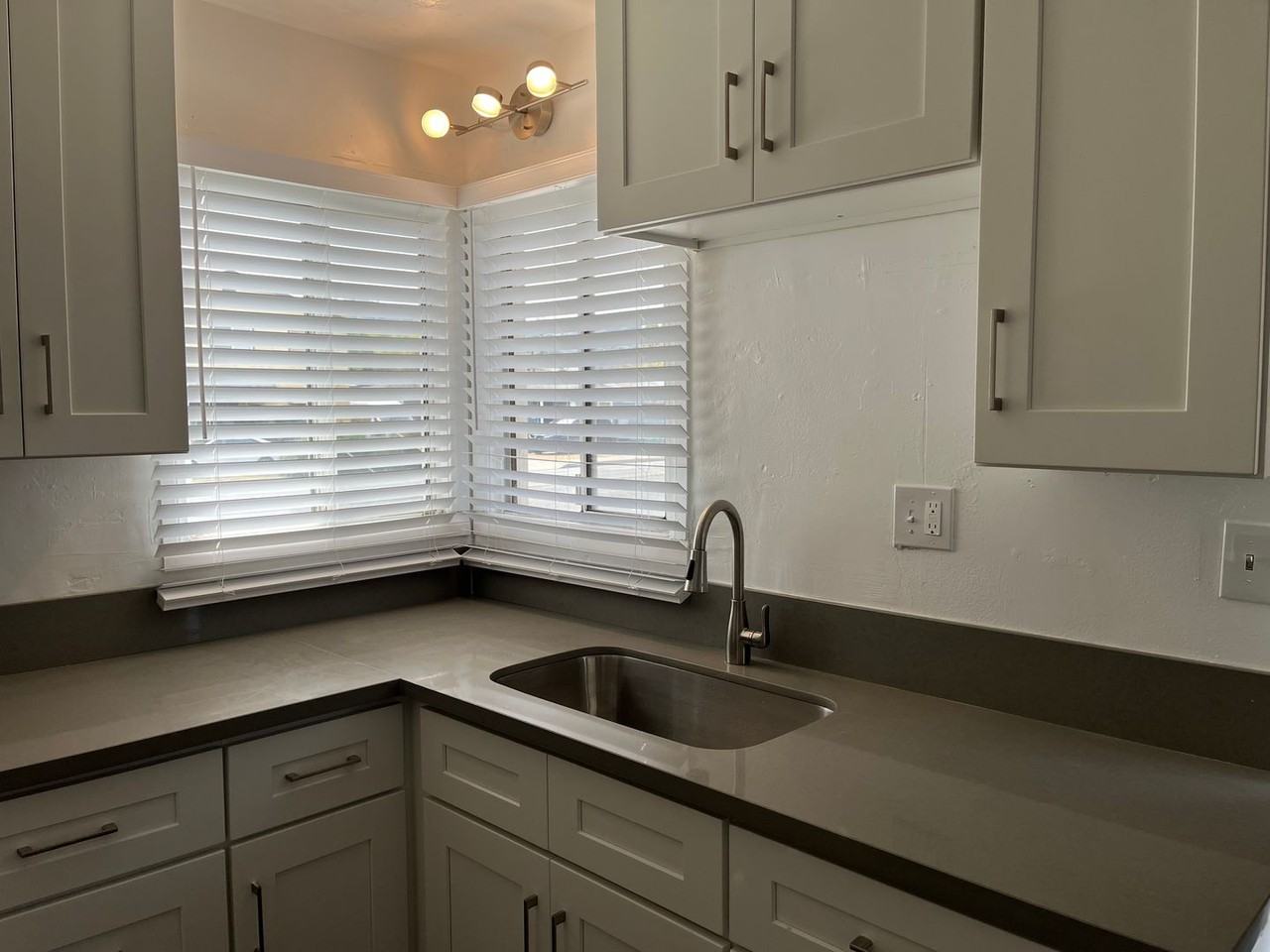 628 West Washington Avenue - Photo 4 of 14