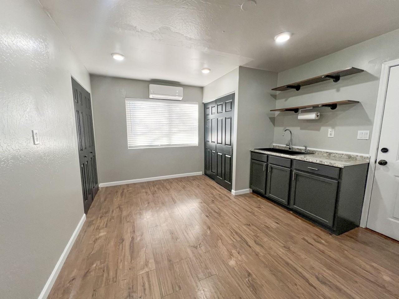 V-010-011 114 W Head Street - Photo 4 of 26