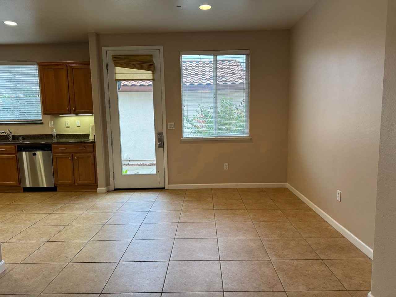 3009 Monument Dr - Photo 7 of 23