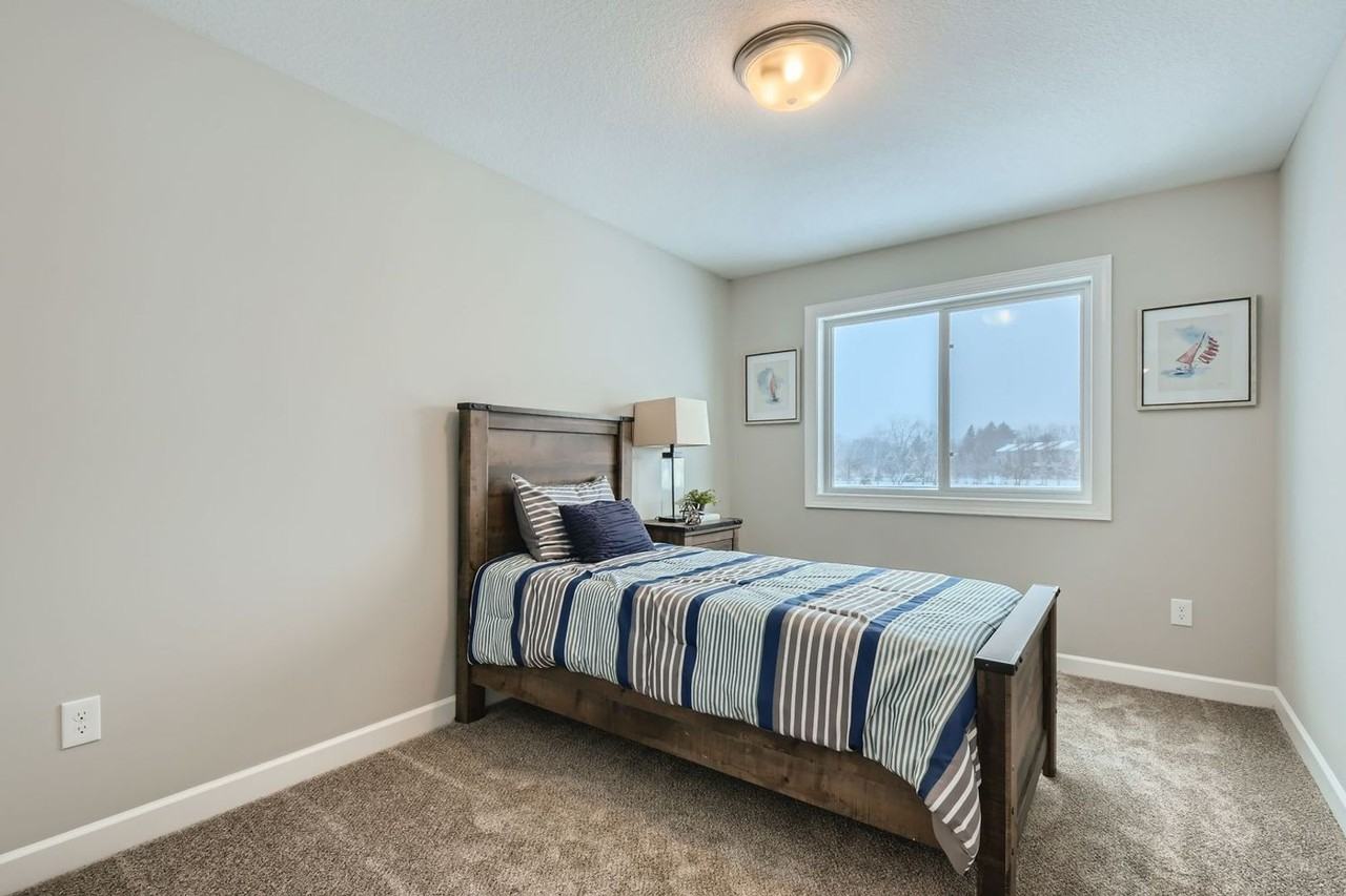 2106 Cleveland Lane South - Photo 3 of 11