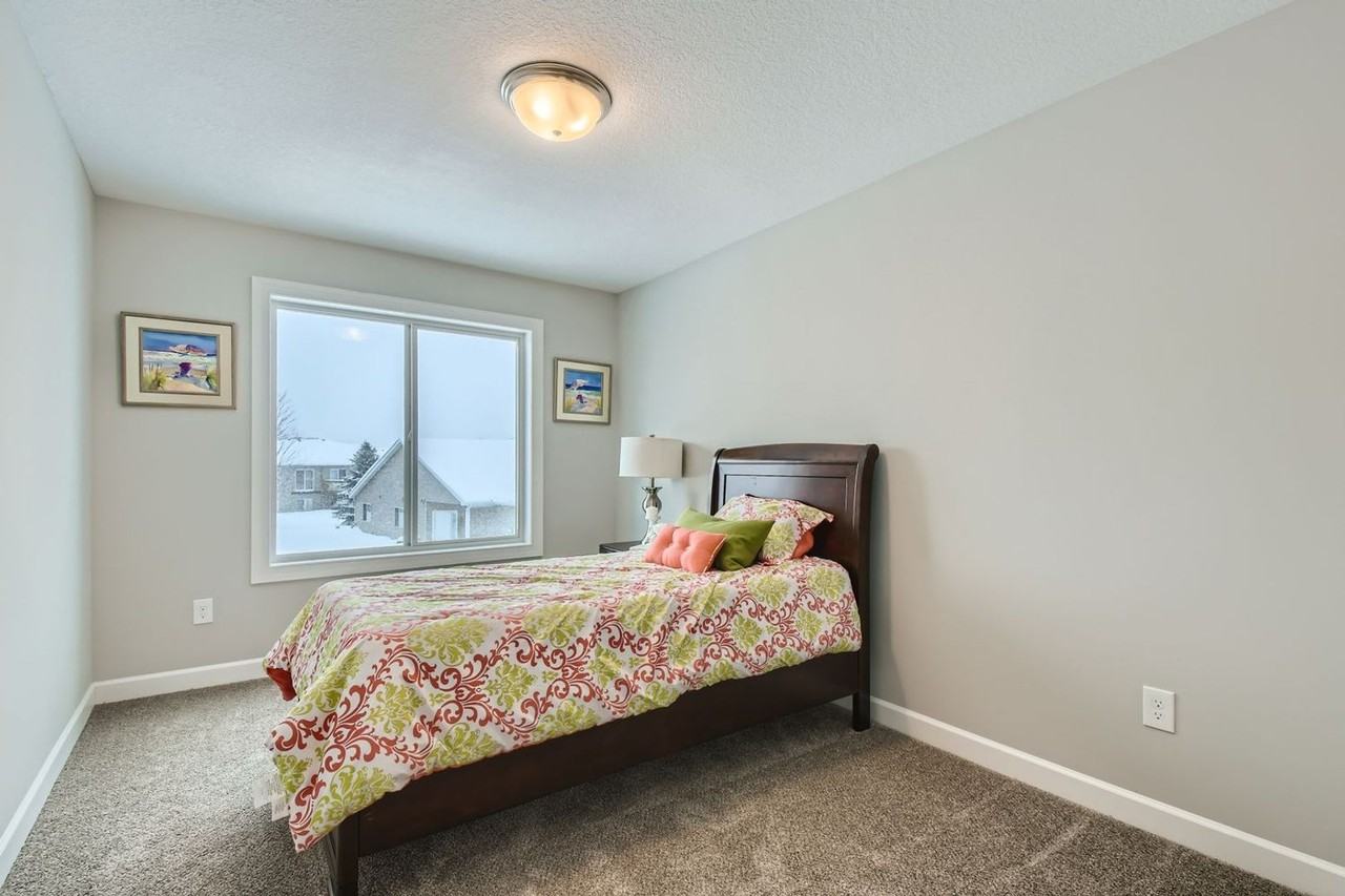 2106 Cleveland Lane South - Photo 4 of 11