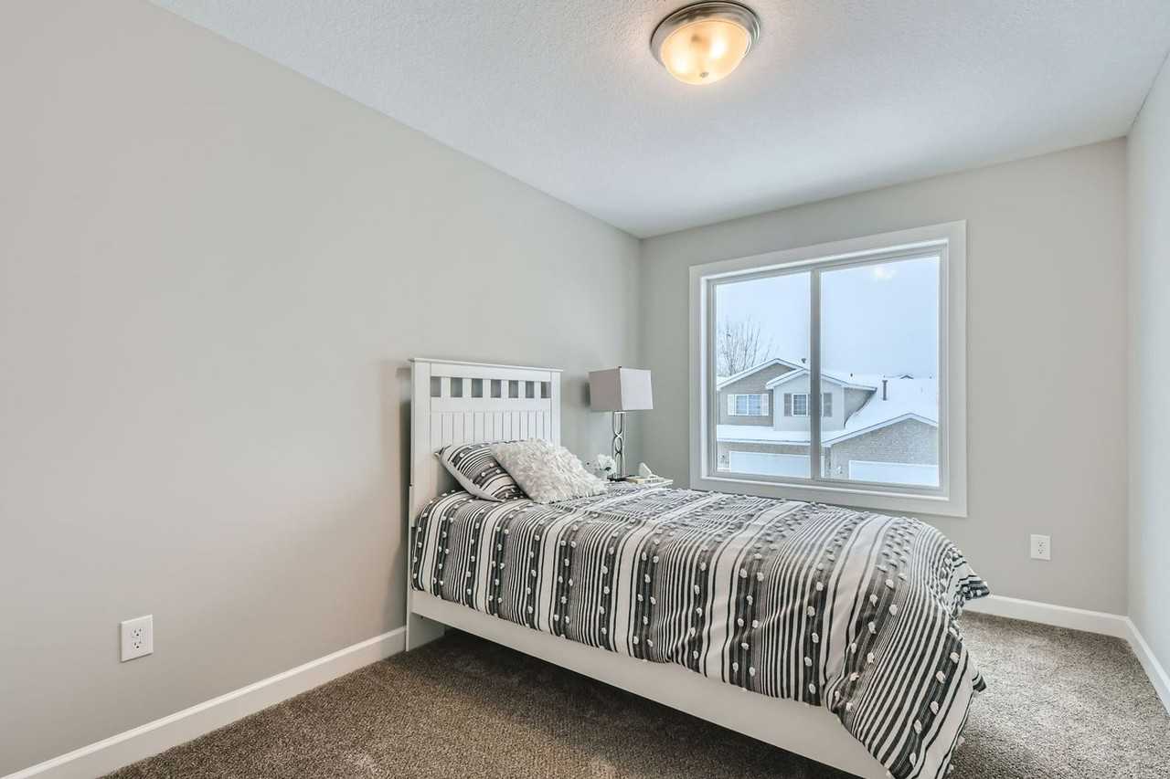 2106 Cleveland Lane South - Photo 5 of 11