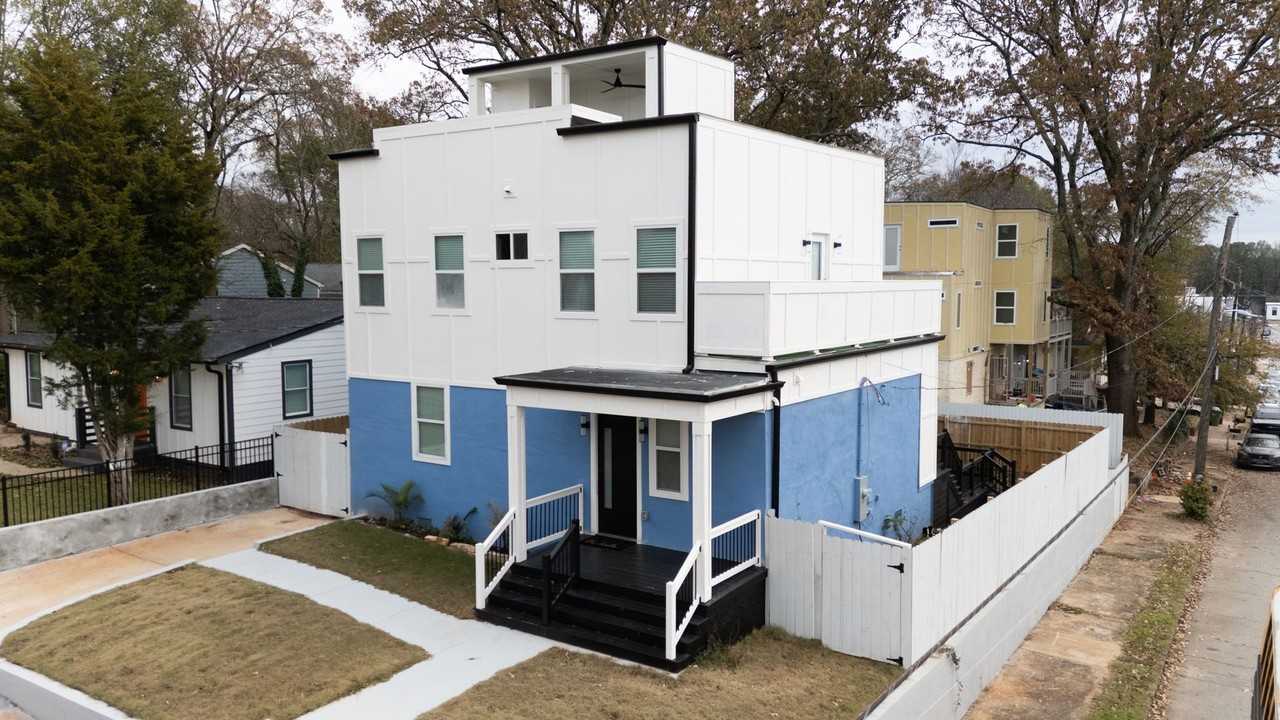 362 Roy St SW - Photo 2 of 46