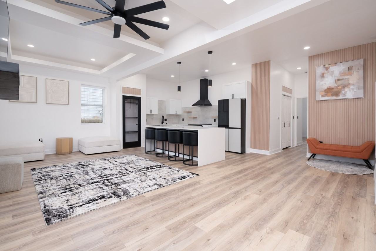 362 Roy St SW - Photo 3 of 46