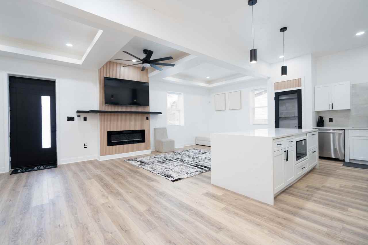 362 Roy St SW - Photo 4 of 46