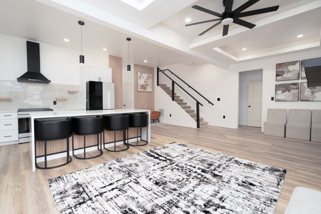 362 Roy St SW - Photo 5 of 46