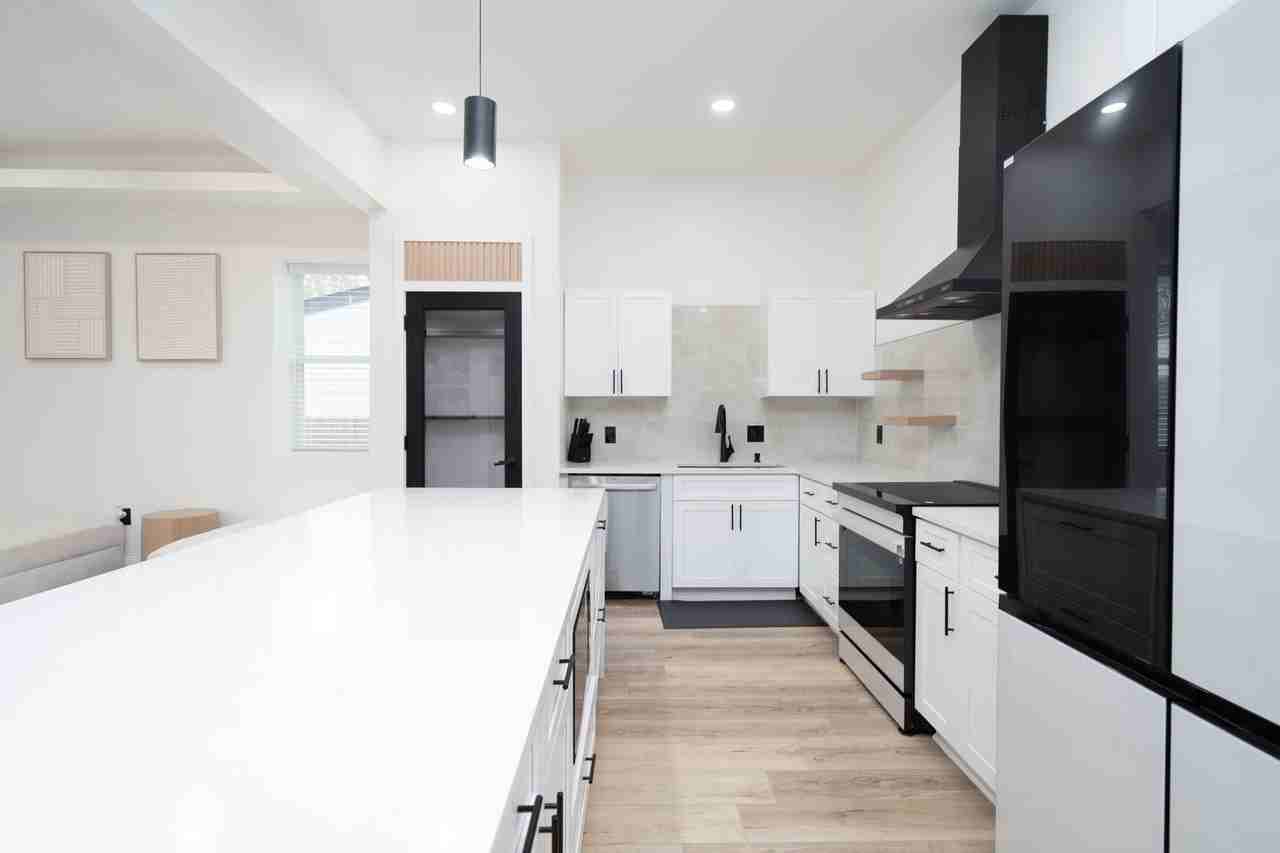 362 Roy St SW - Photo 7 of 46