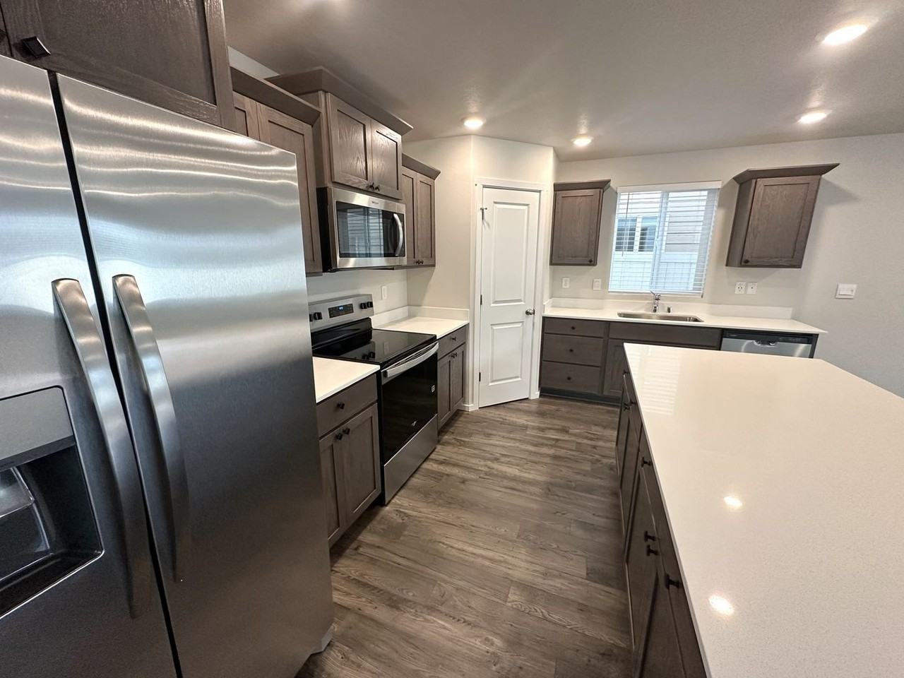 627 South Zeelar Street - Photo 5 of 29