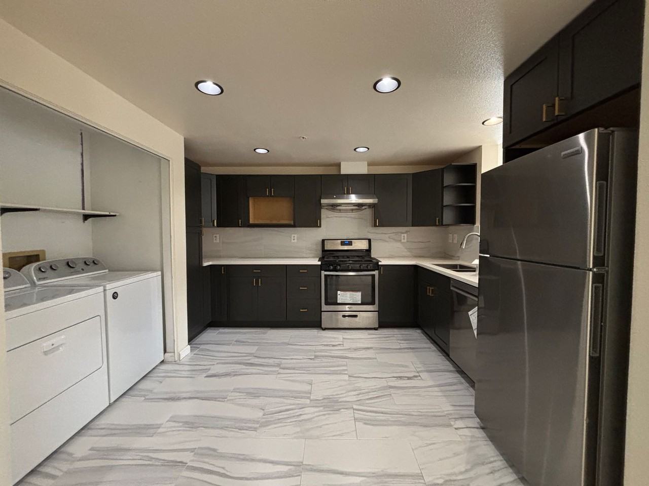 103 Stoneridge Ln #2210 - Photo 4 of 23