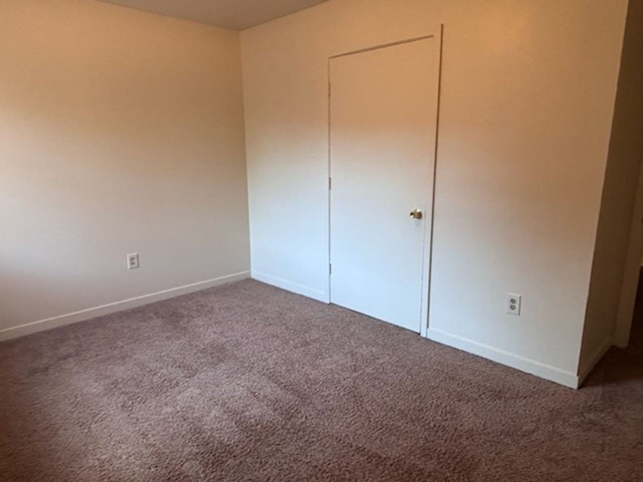 836 Riverview Drive - Photo 5 of 10