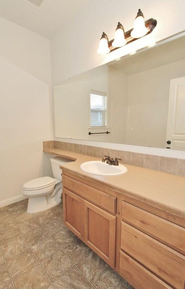 202 S Selwood Way - Photo 2 of 29