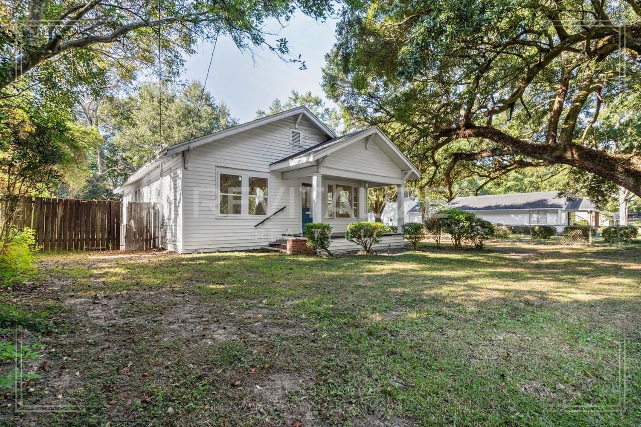 2509 Fairway Drive - Photo 2 of 24