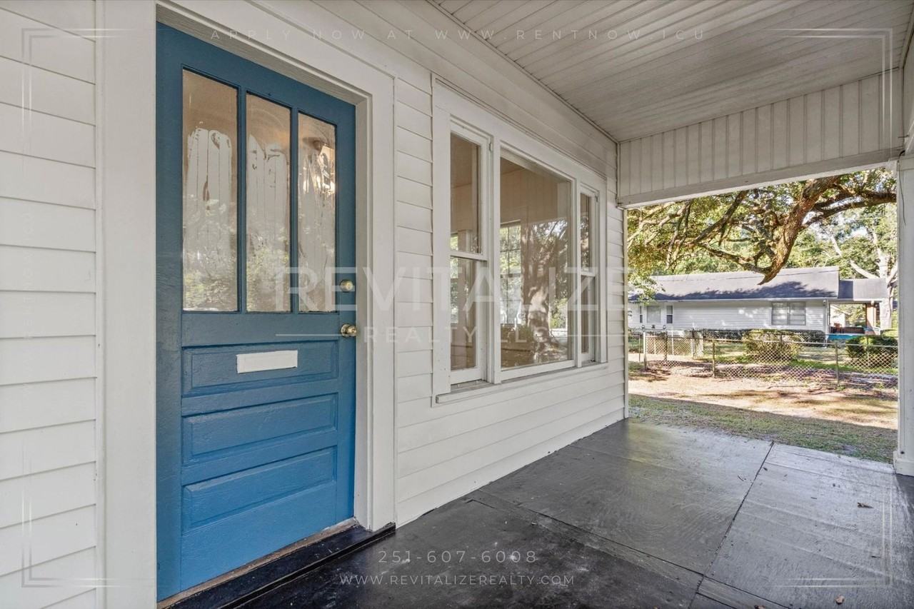 2509 Fairway Drive - Photo 4 of 24