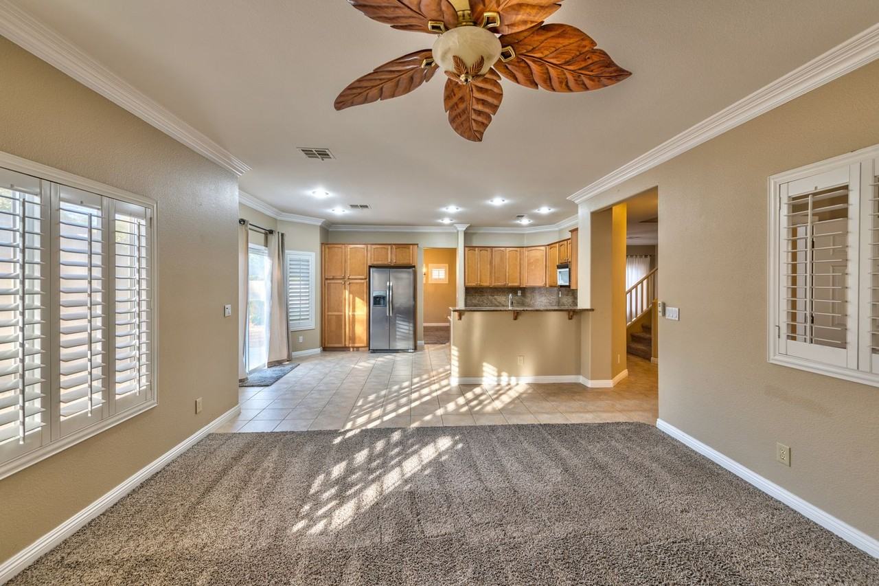 809 Royal Birch Lane - Photo 3 of 16