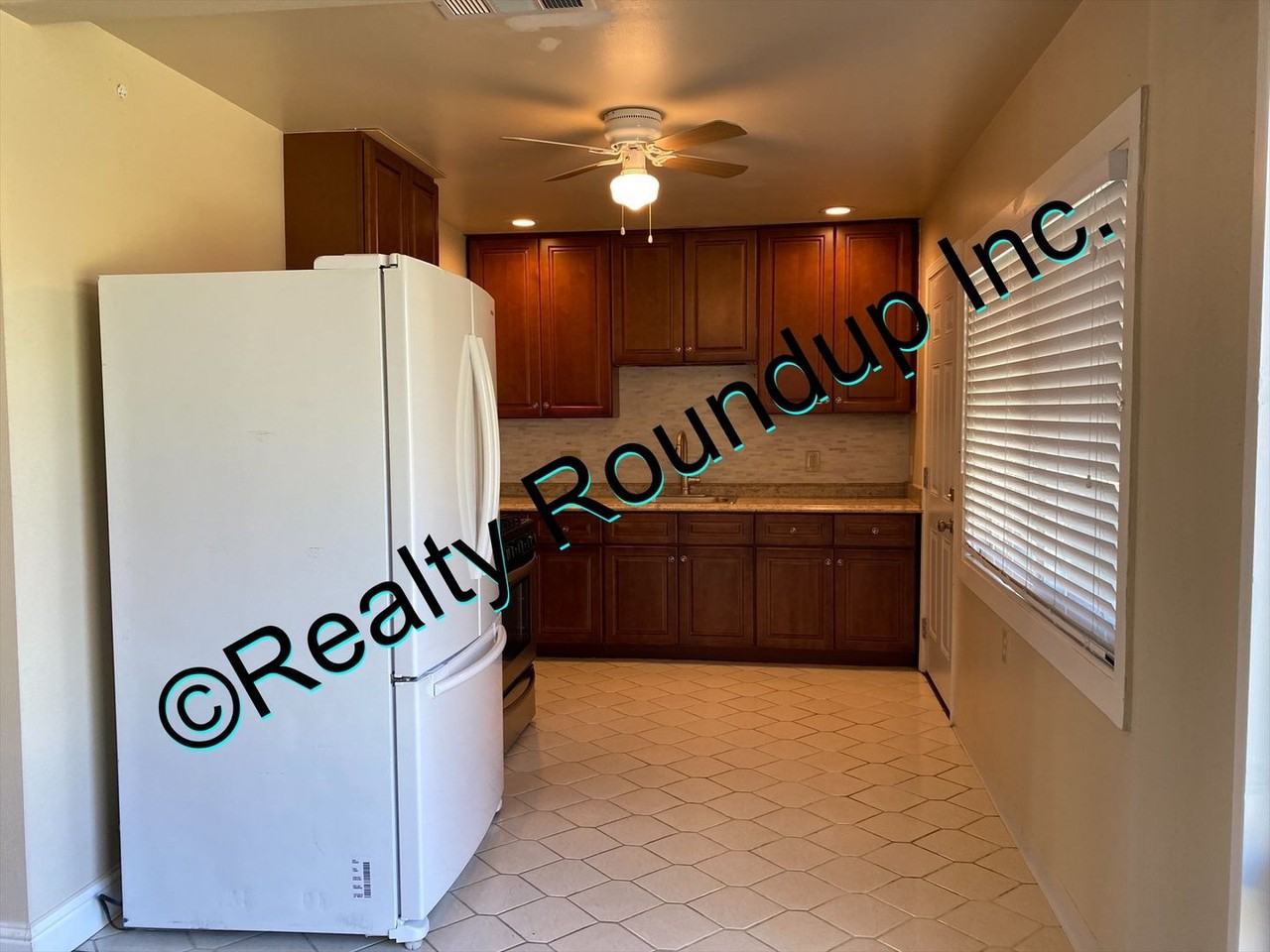 61 W Essex St - Photo 3 of 14