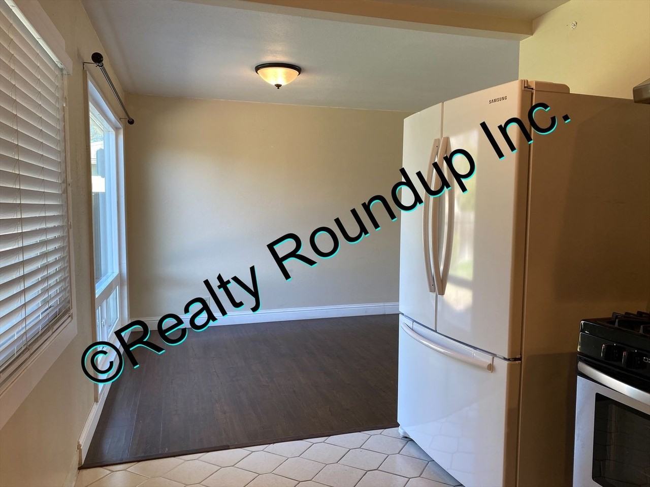 61 W Essex St - Photo 4 of 14