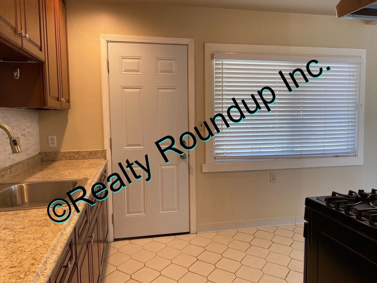 61 W Essex St - Photo 5 of 14