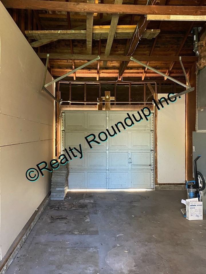 61 W Essex St - Photo 4 of 24