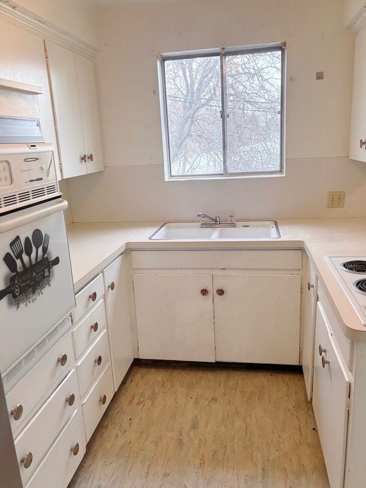 781 Oxford Dr - Photo 5 of 16