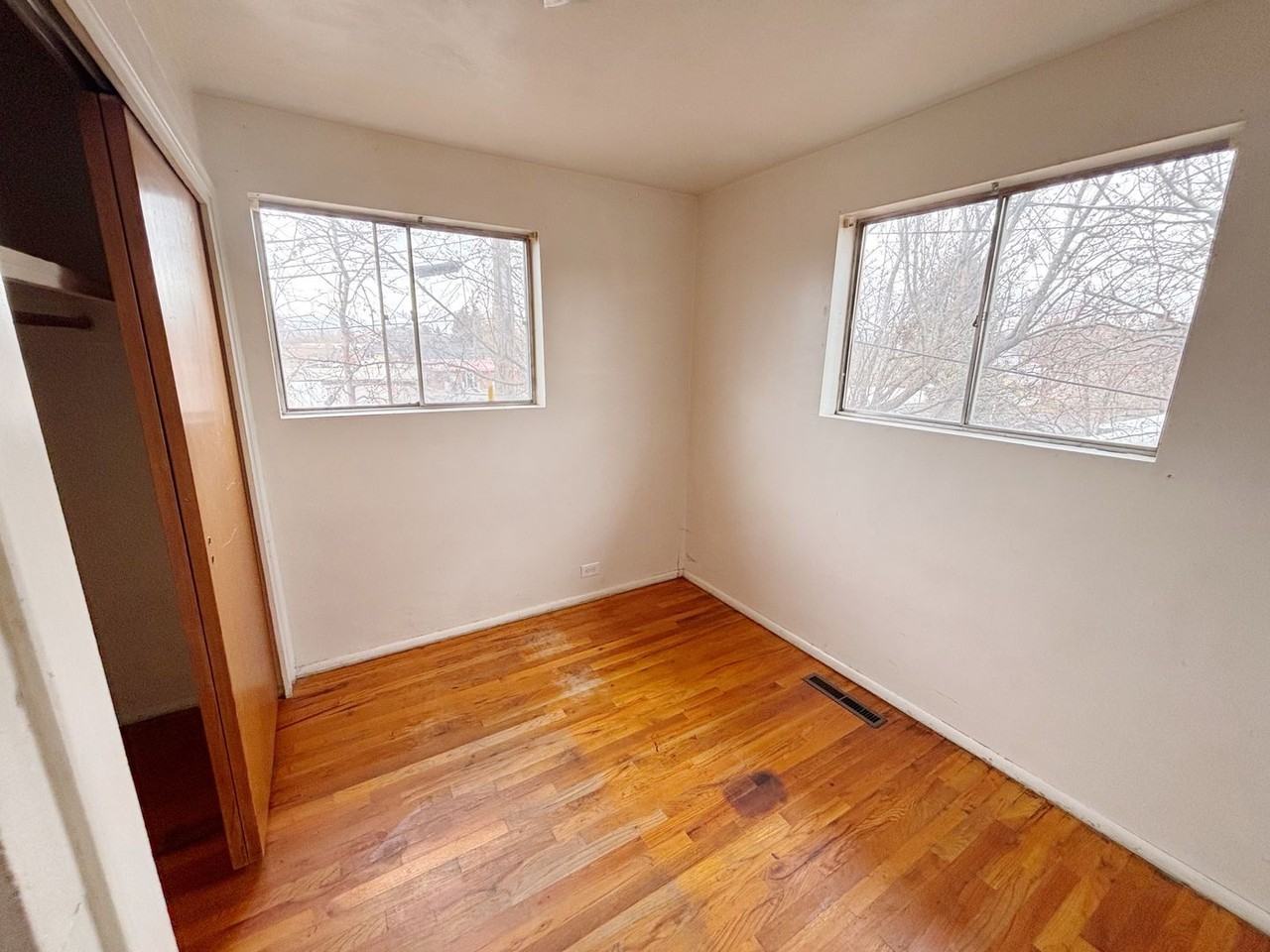 781 Oxford Dr - Photo 4 of 16