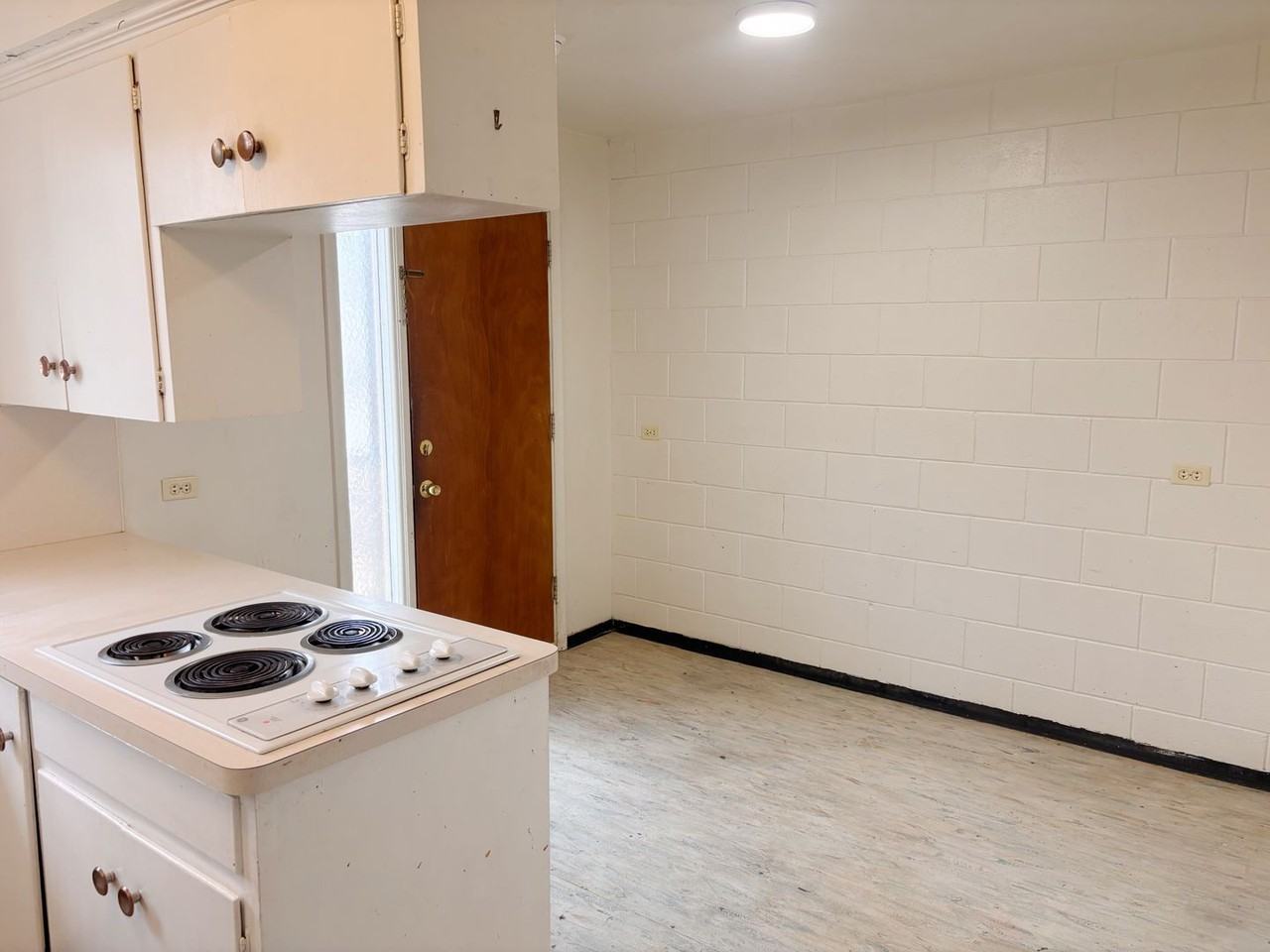 781 Oxford Dr - Photo 3 of 16