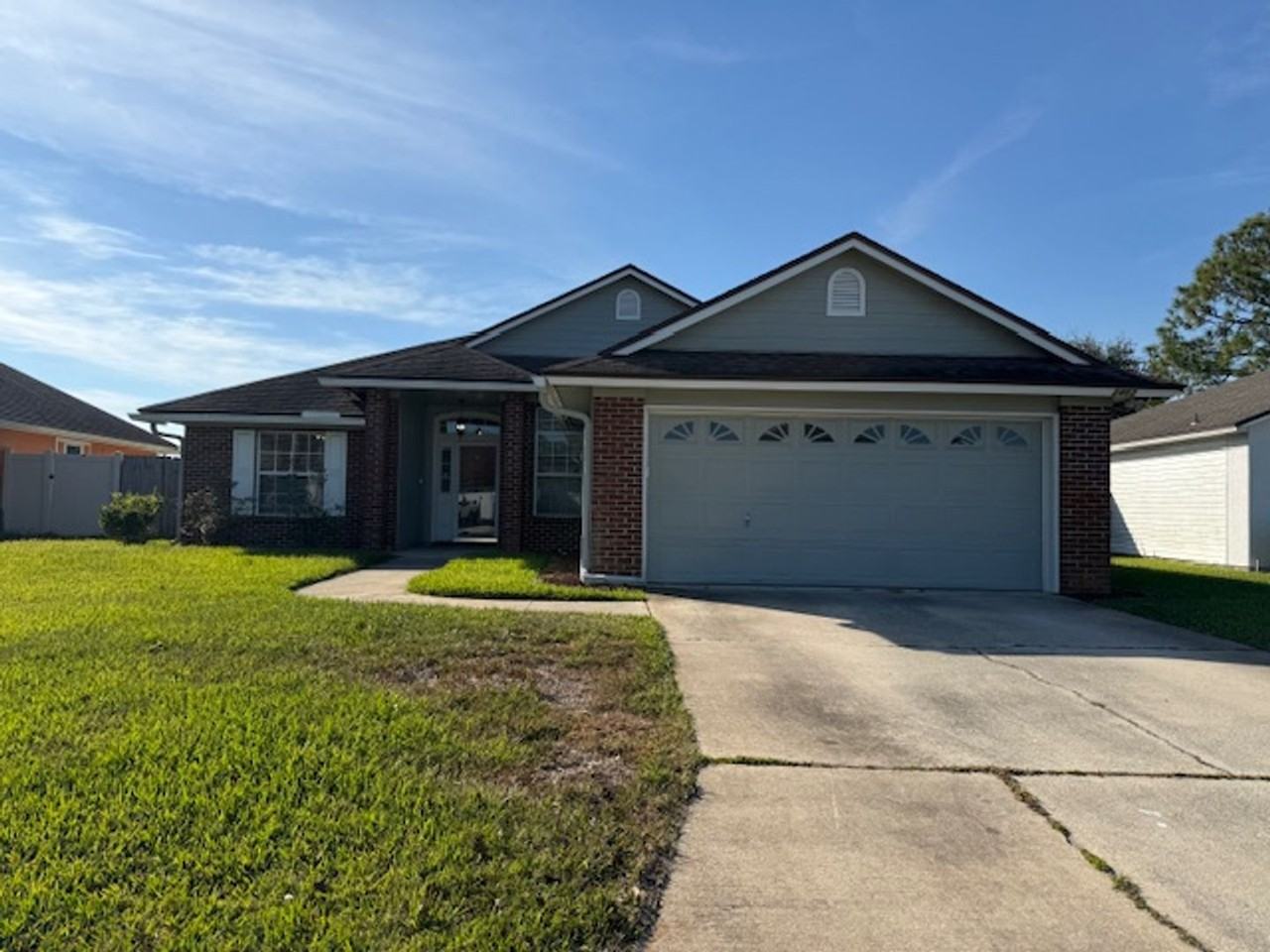 2462 Bentwater Dr W - Photo 2 of 17