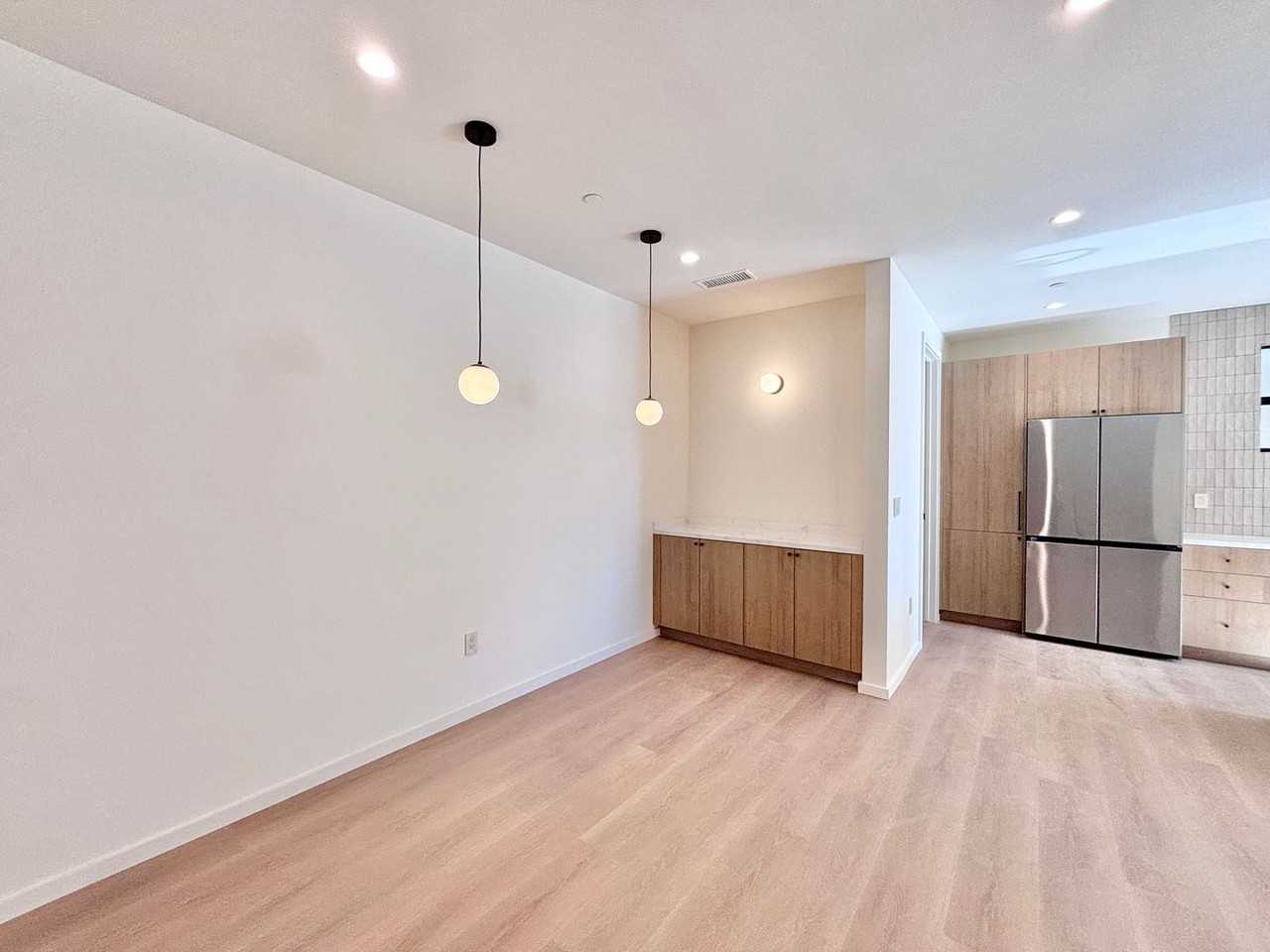 17852 Saticoy St - Photo 6 of 50