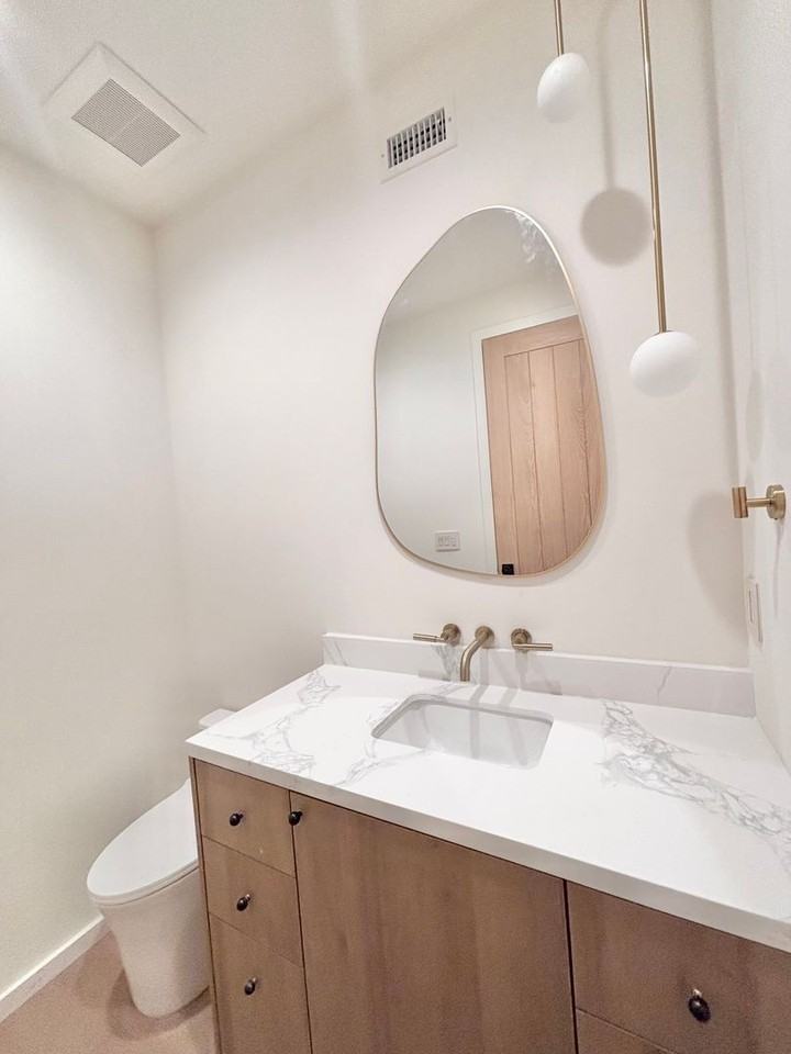 17852 Saticoy St - Photo 7 of 50