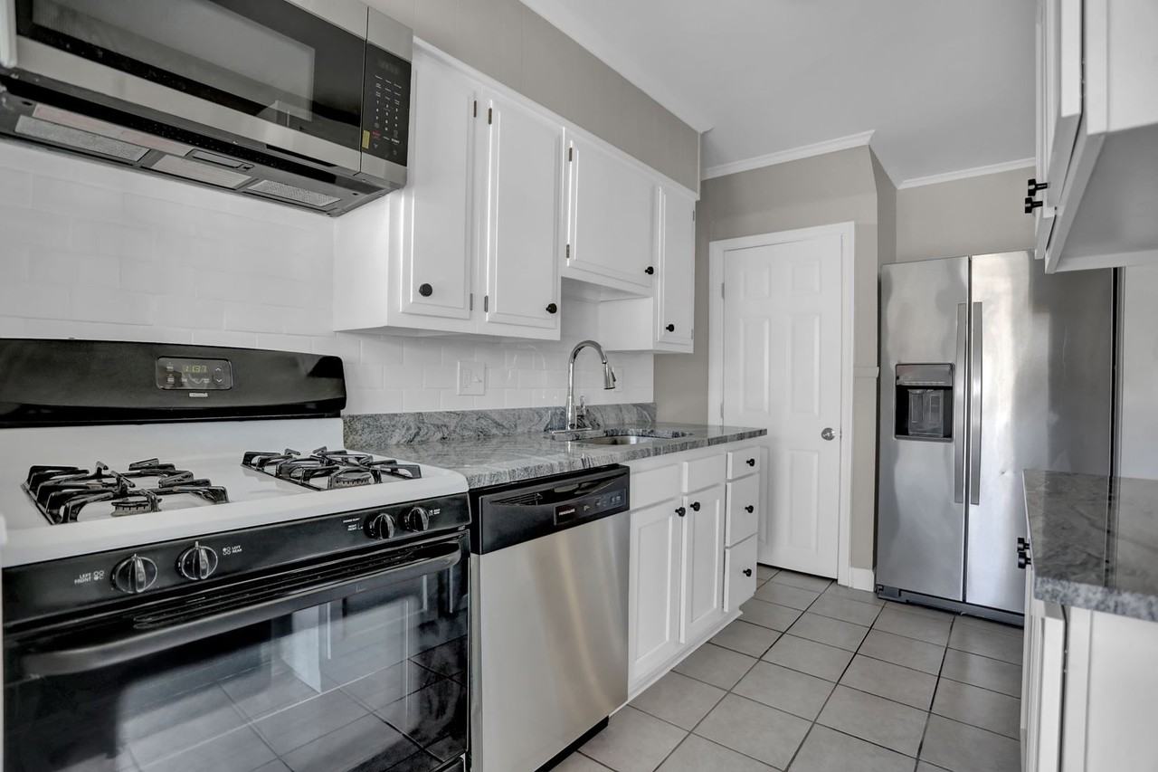 2857 Plainfield Rd - Photo 3 of 38
