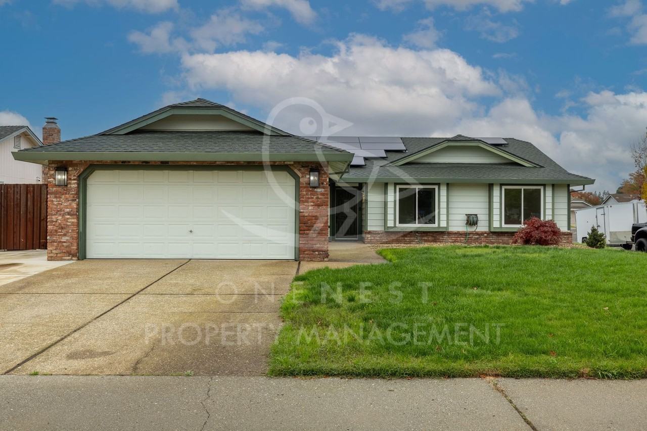 1800 Meadow Lane - Photo 2 of 30