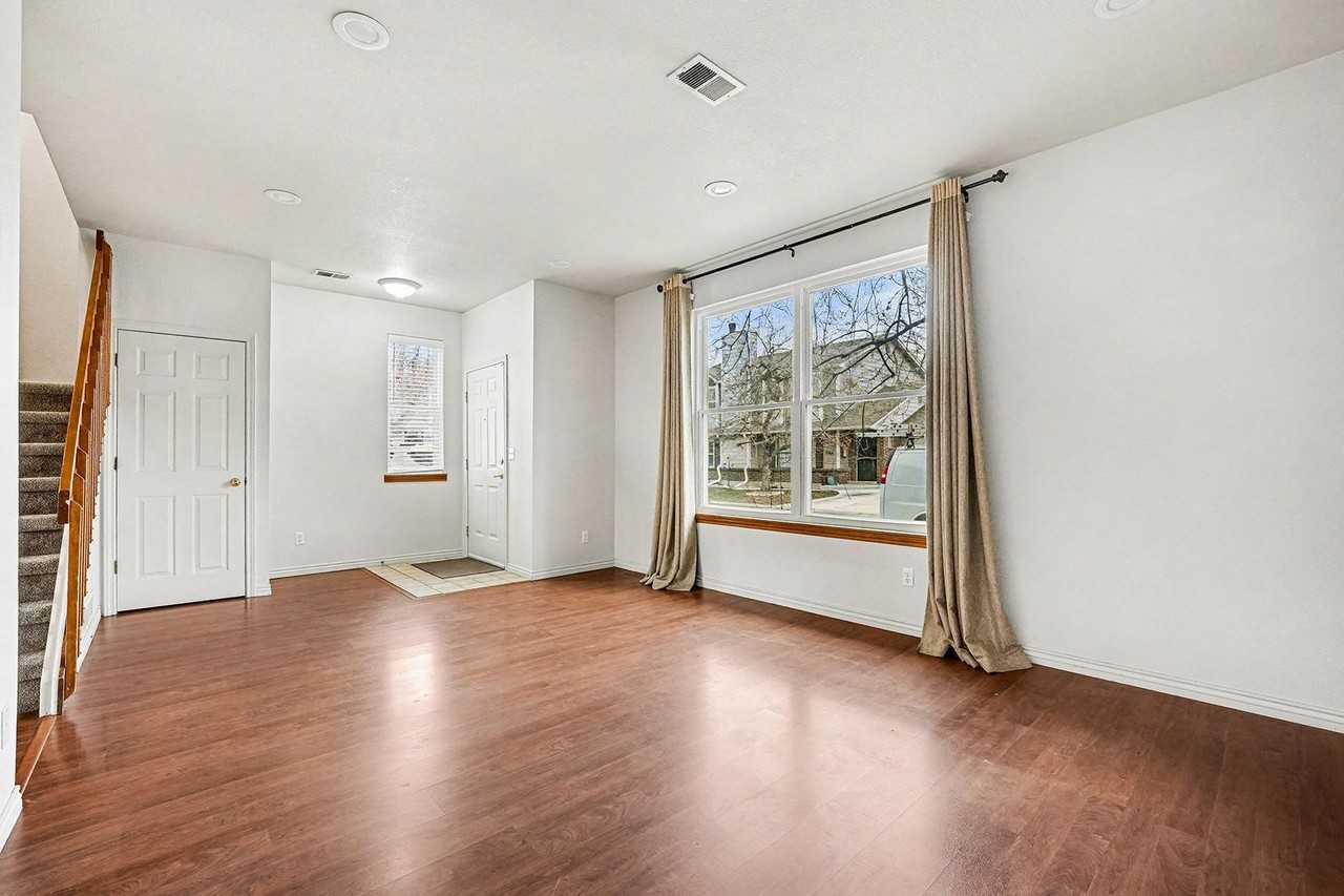 5267 Estes Cir - Photo 4 of 24