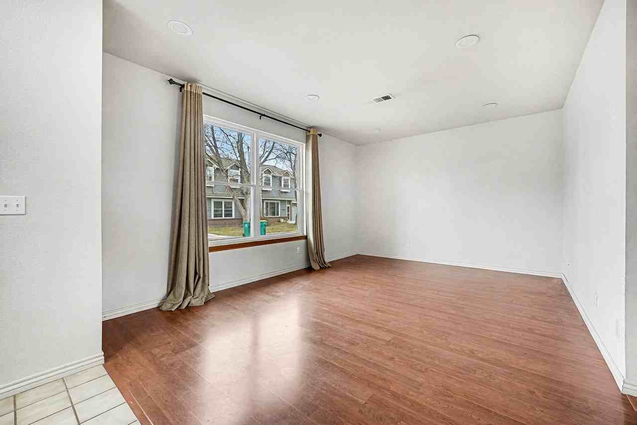 5267 Estes Cir - Photo 5 of 24