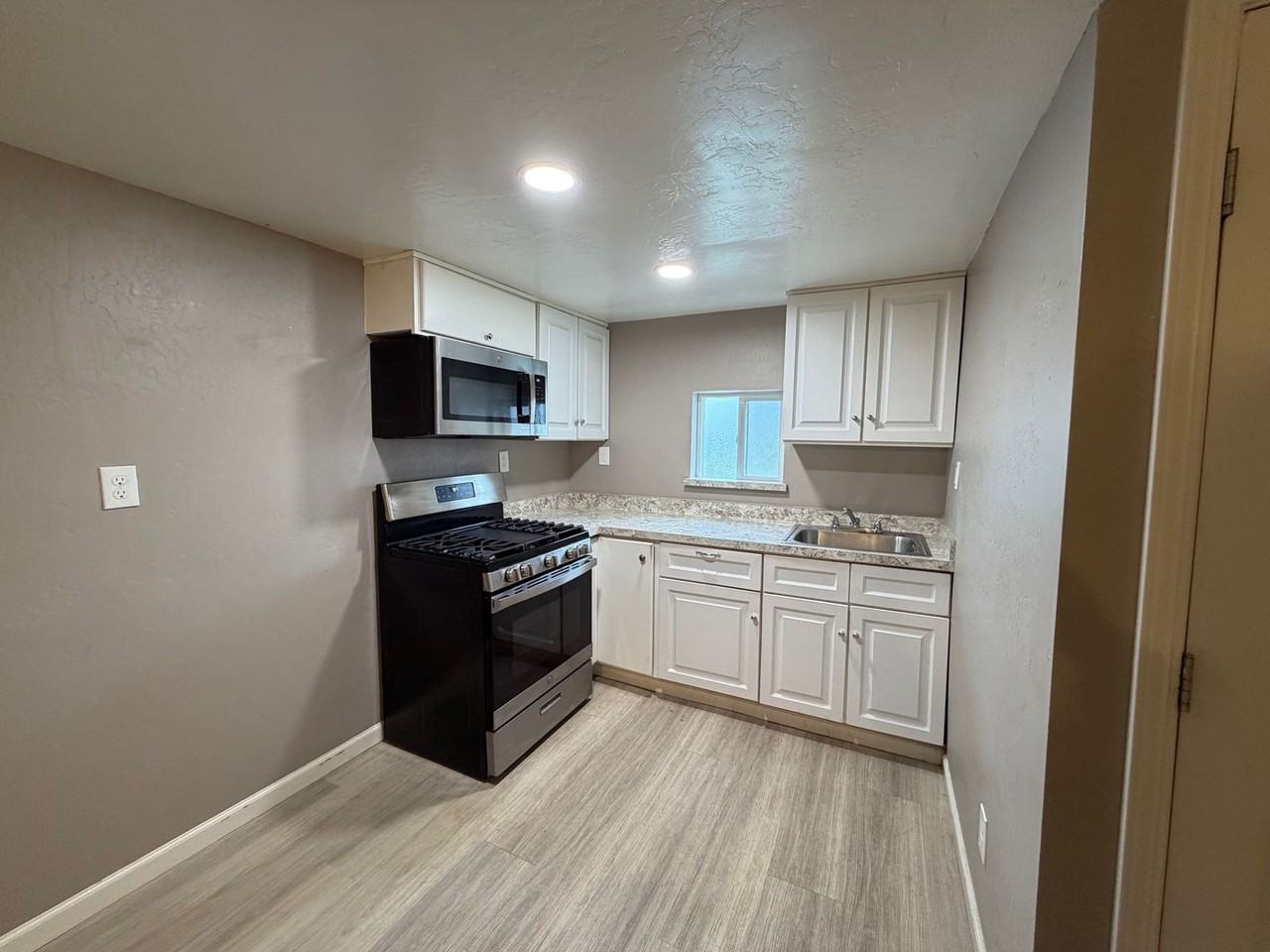 834 South Spruce Road - Photo 3 of 9