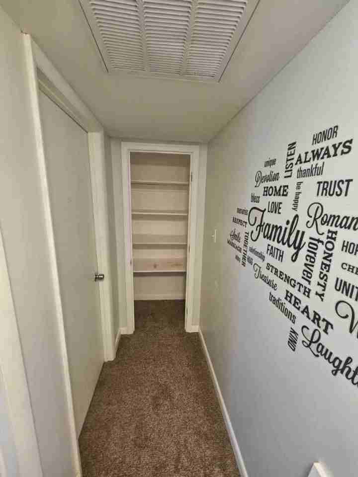 219 N Lawrence St - Photo 5 of 18