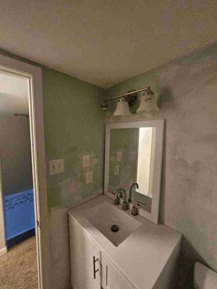 219 N Lawrence St - Photo 6 of 18