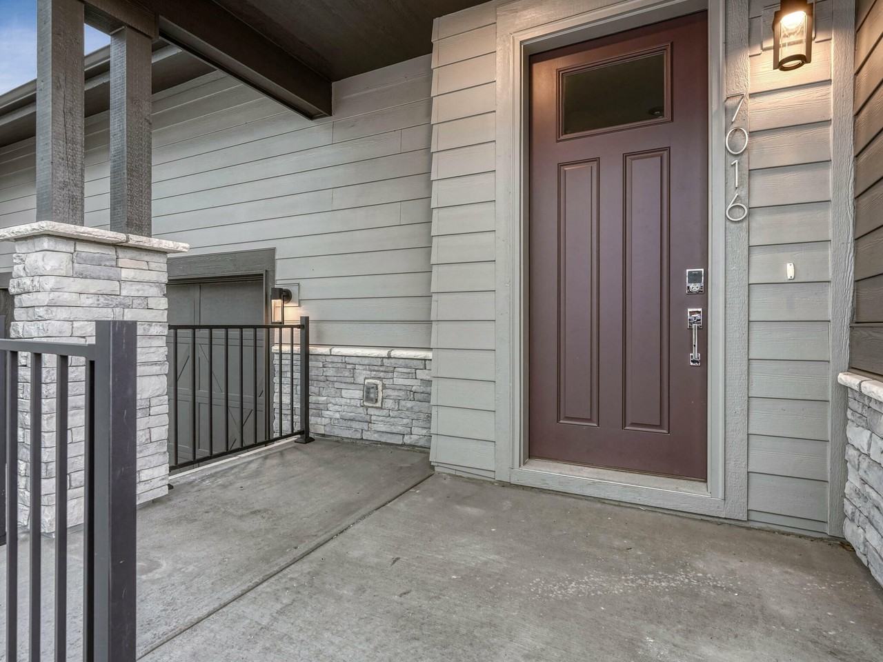 7016 Homeplace St - Photo 3 of 33